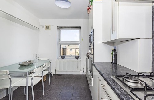 Brownswood Apartment | Modern 2-Bed Maisonette Flat in Zone 2 London