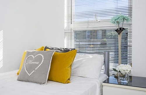 Brownswood Apartment | Modern 2-Bed Maisonette Flat in Zone 2 London