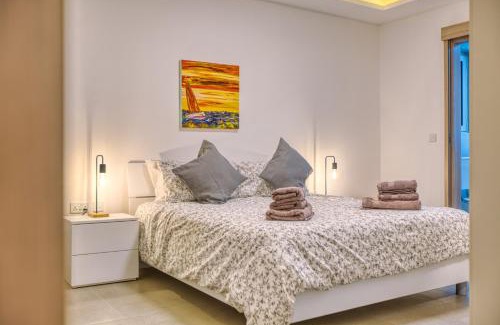 Qawra Apartment | Modern 2-Bedroom Apartment Near the Sea