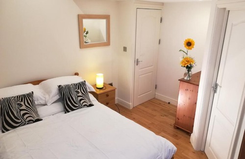 Uplands Apartment | Modern, 2 Bedroom Apartment with Sofa Bed, Uplands, Swansea