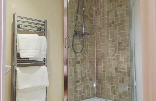 Uplands Apartment | Modern, 2 Bedroom Apartment with Sofa Bed, Uplands, Swansea