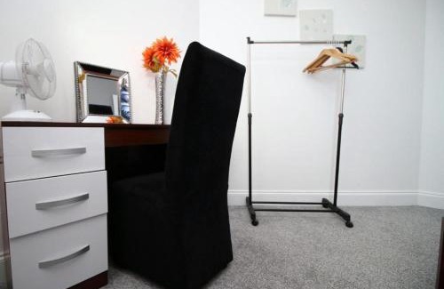 Cwmbrwla Apartment | Modern 2 Bedroom Flat in Robert st Swansea