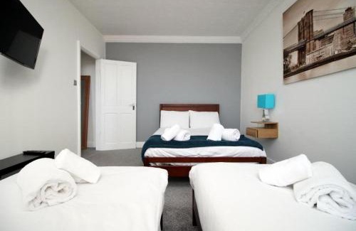 Cwmbrwla Apartment | Modern 2 Bedroom Flat in Robert st Swansea