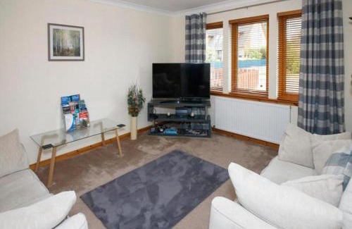 South Galson House | Modern 2 Bedroom Semi detached House with own private driveway