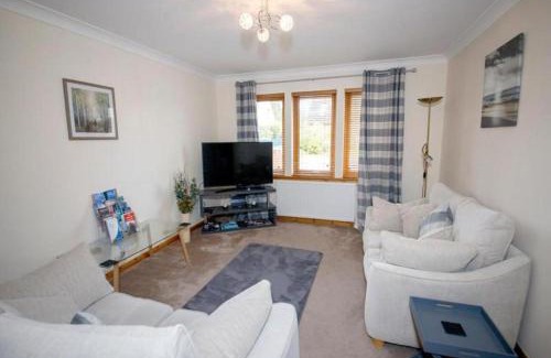 South Galson House | Modern 2 Bedroom Semi detached House with own private driveway