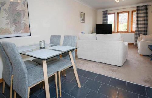 South Galson House | Modern 2 Bedroom Semi detached House with own private driveway