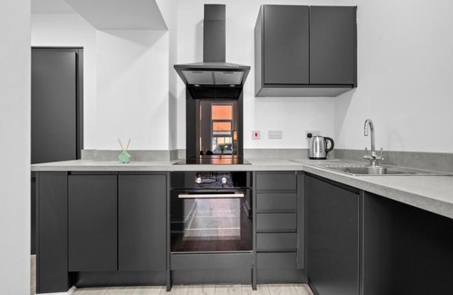 Warrington Apartment | Modern 2BD City Apartment