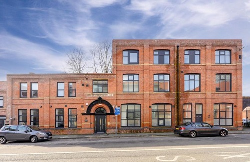 Warrington Apartment | Modern 2BD City Apartment