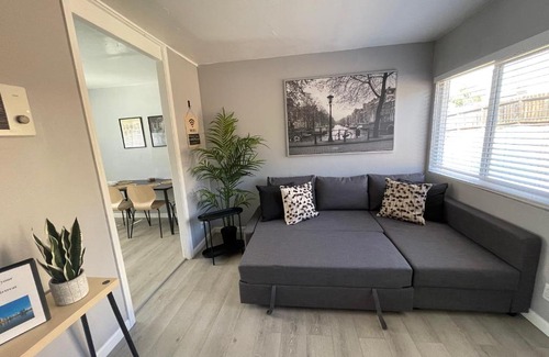 Lincoln Acres Apartment | Modern 2BR 15 Minutes to Beaches, Sea World, Zoo