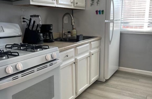 Lincoln Acres Apartment | Modern 2BR 15 Minutes to Beaches, Sea World, Zoo