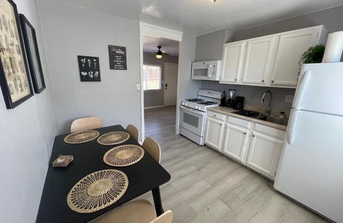 Lincoln Acres Apartment | Modern 2BR 15 Minutes to Beaches, Sea World, Zoo