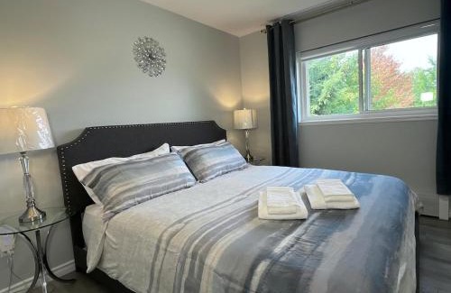 Kitchener Apartment | Modern 2BR, 2 king beds, close to Hwy
