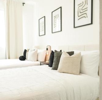 Gobernador Pinero Apartment | Modern 2BR Apt in San Juan City, Concert Stays