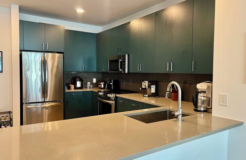 Hackensack River Waterfront Apartment | Modern 2BR + Den Family & Remote Work Ready, Near NYC