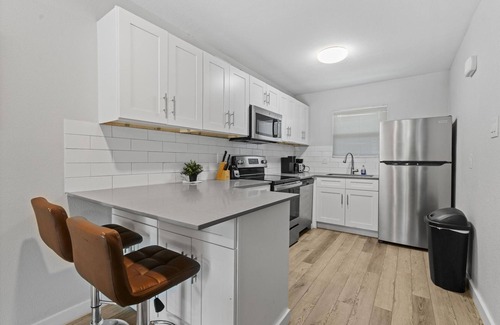 Hyde Park Apartment | Modern 2BR Near UT Hyde Park Evonify