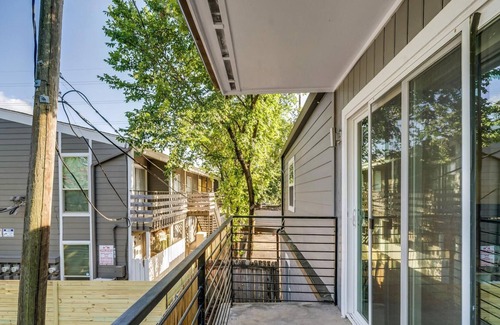 Hyde Park Apartment | Modern 2BR Near UT Hyde Park Evonify