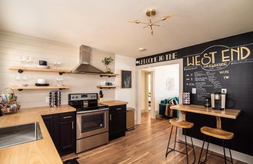 West End House | Modern 2BR Stay In Historic West End Near Downtown