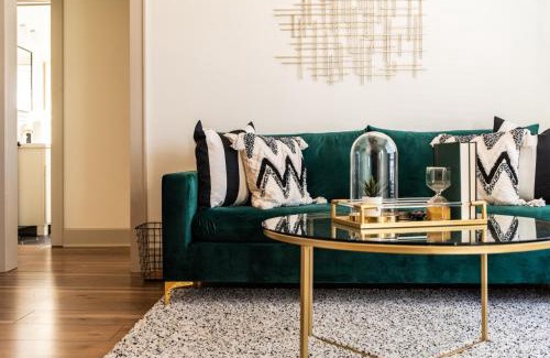 West End House | Modern 2BR Stay In Historic West End Near Downtown