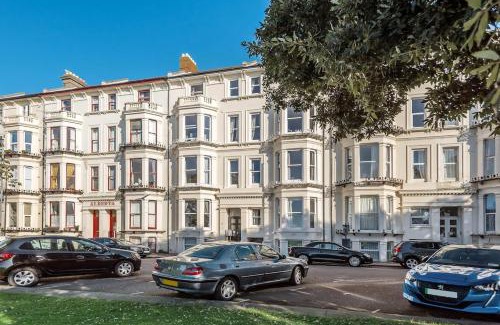 Portsmouth Apartment | Modern 3-Bed Apartment Near Southsea Beach