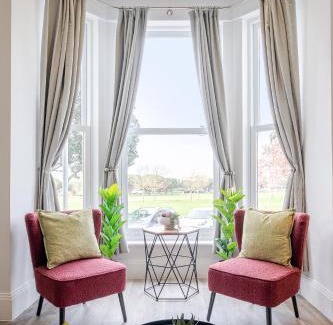 Portsmouth Apartment | Modern 3-Bed Apartment Near Southsea Beach