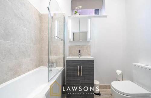 Portsmouth Apartment | Modern 3-Bed Apartment Near Southsea Beach