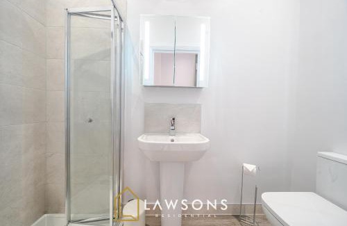 Portsmouth Apartment | Modern 3-Bed Apartment Near Southsea Beach