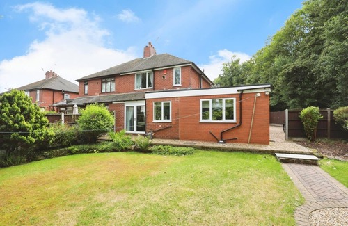 Forsbrook House | Modern 3-Bed Home near Alton tower