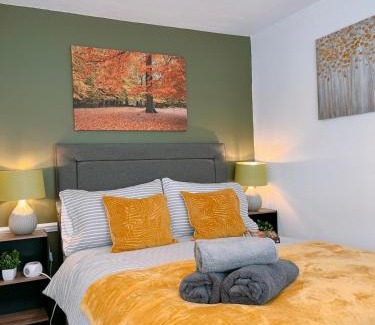Chorley Apartment | Modern 3 Bed house with parking - Chorley near M61