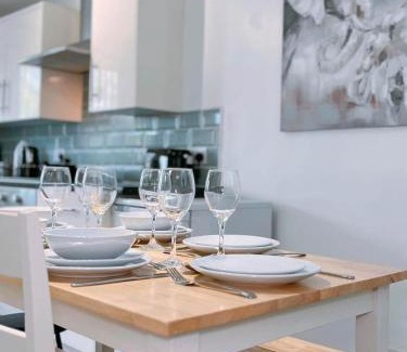 Chorley Apartment | Modern 3 Bed house with parking - Chorley near M61
