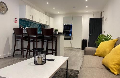 Kirkdale Apartment | Modern 3 bedroom apartment close to the city centre