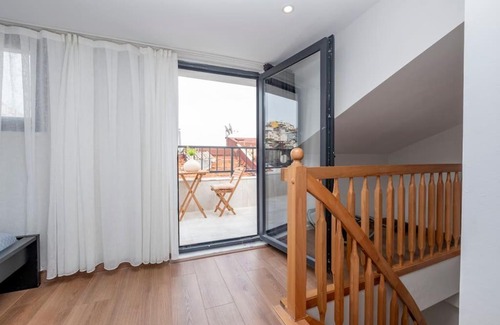 Cihangir Apartment | Modern 3-Bedroom Duplex with Two Balconies, 2BA