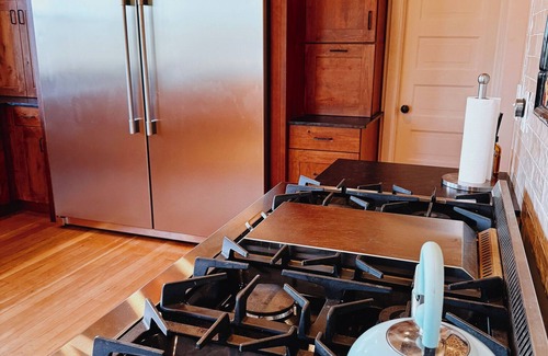 Reedley Other | Modern 3 bedroom Historic Reedley Farmhouse with WiFi and AC near National Parks