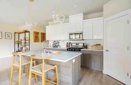 Starcrest House | Modern 3/bedroom home with luxury amenities