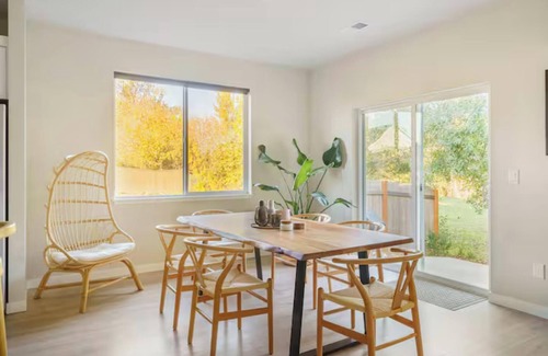 Starcrest House | Modern 3/bedroom home with luxury amenities