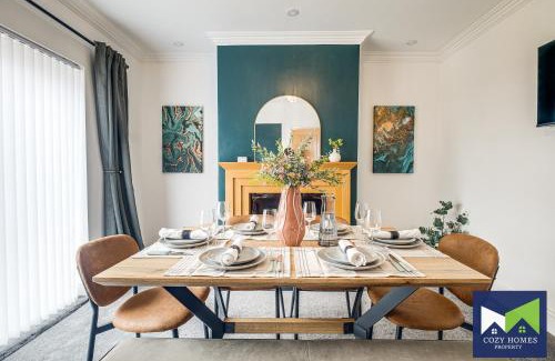 Hall Green House | Modern 3 Bedroom House with Ample Parking, Garden, Suitable for Families and Contractors, near Solihull, NEC, HS2