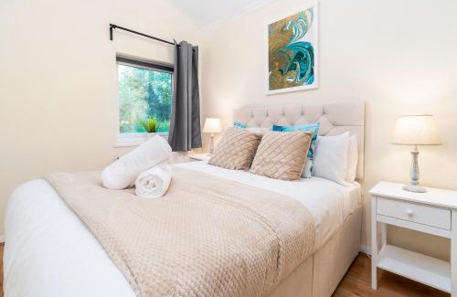 Harborne House | Modern 3 Bedroom House - Harborne - Parking - Garden - Wifi & Netflix 122G