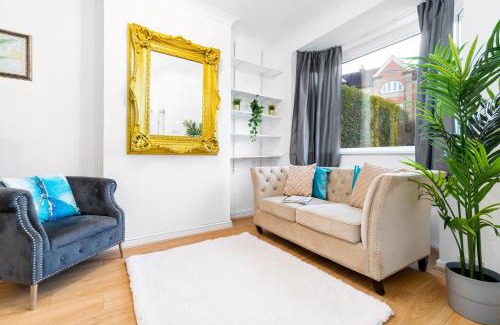Harborne House | Modern 3 Bedroom House - Harborne - Parking - Garden - Wifi & Netflix 122G