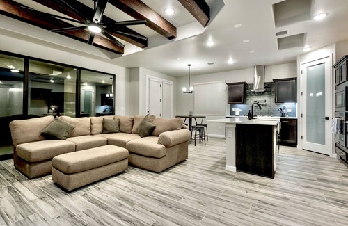 Las Cruces Villa | Modern 3-Bedroom Villa with Jacuzzi and Gym