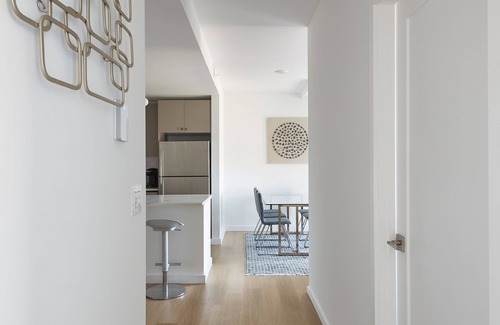 Hoboken Apartment | Modern 3 BR Loft -shared Deck - gym - Mins to NYC