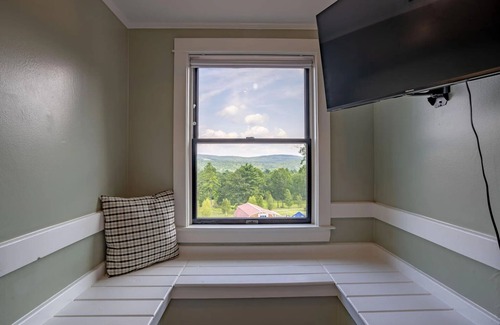 Bucksport Villa | Modern 3BR/2BA Home with Stunning Ridge Views & Private Hot Tub