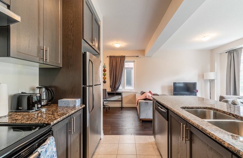 Stoney Creek House | Modern 3BR 2BA Townhome in Lakeshore