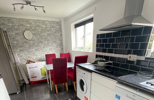 Stevenage House | Modern 3BR Contractor House w/Free Parking & Wifi