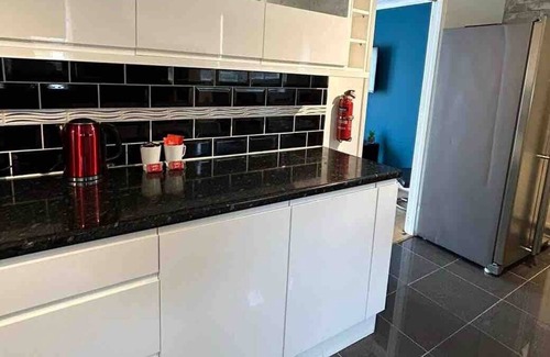 Stevenage House | Modern 3BR Contractor House w/Free Parking & Wifi
