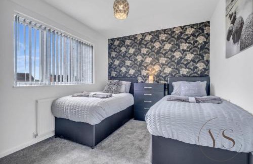 West Bromwich House | Modern 3BR Home in 9 Anson Rd Near Sandwell Hospital with Garden and Free Parking