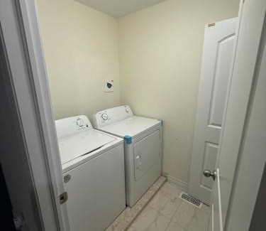 Welland House | Modern 3BR Home Near Niagara Falls & Welland Canal