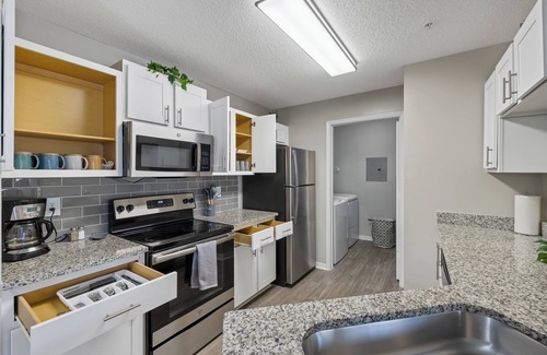 Athens Apartment | Modern 3BR Near UGA & Sanford Stadium, Pool + Gym and Hospitals