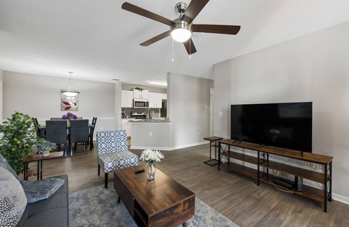 Athens Apartment | Modern 3BR Near UGA & Sanford Stadium, Pool + Gym and Hospitals