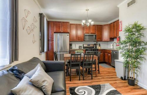 Jersey City Apartment | Modern 3BR2BA Apartment Minutes to NYC