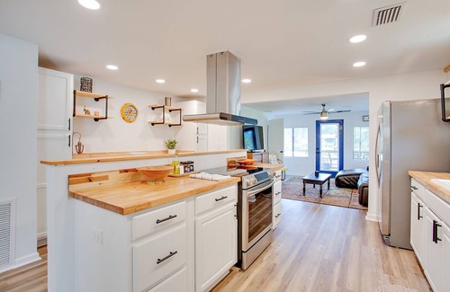Telogia House | Modern 4/2 Retreat @ Lake Talquin with Dock. Pet friendly!