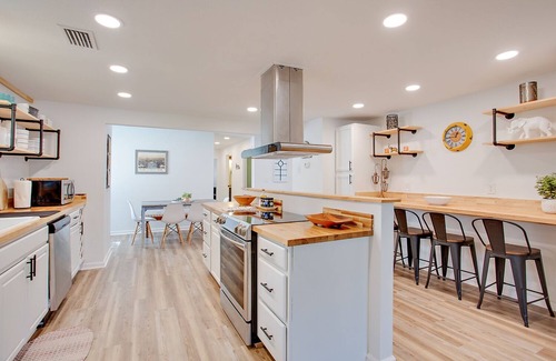 Telogia House | Modern 4/2 Retreat @ Lake Talquin with Dock. Pet friendly!